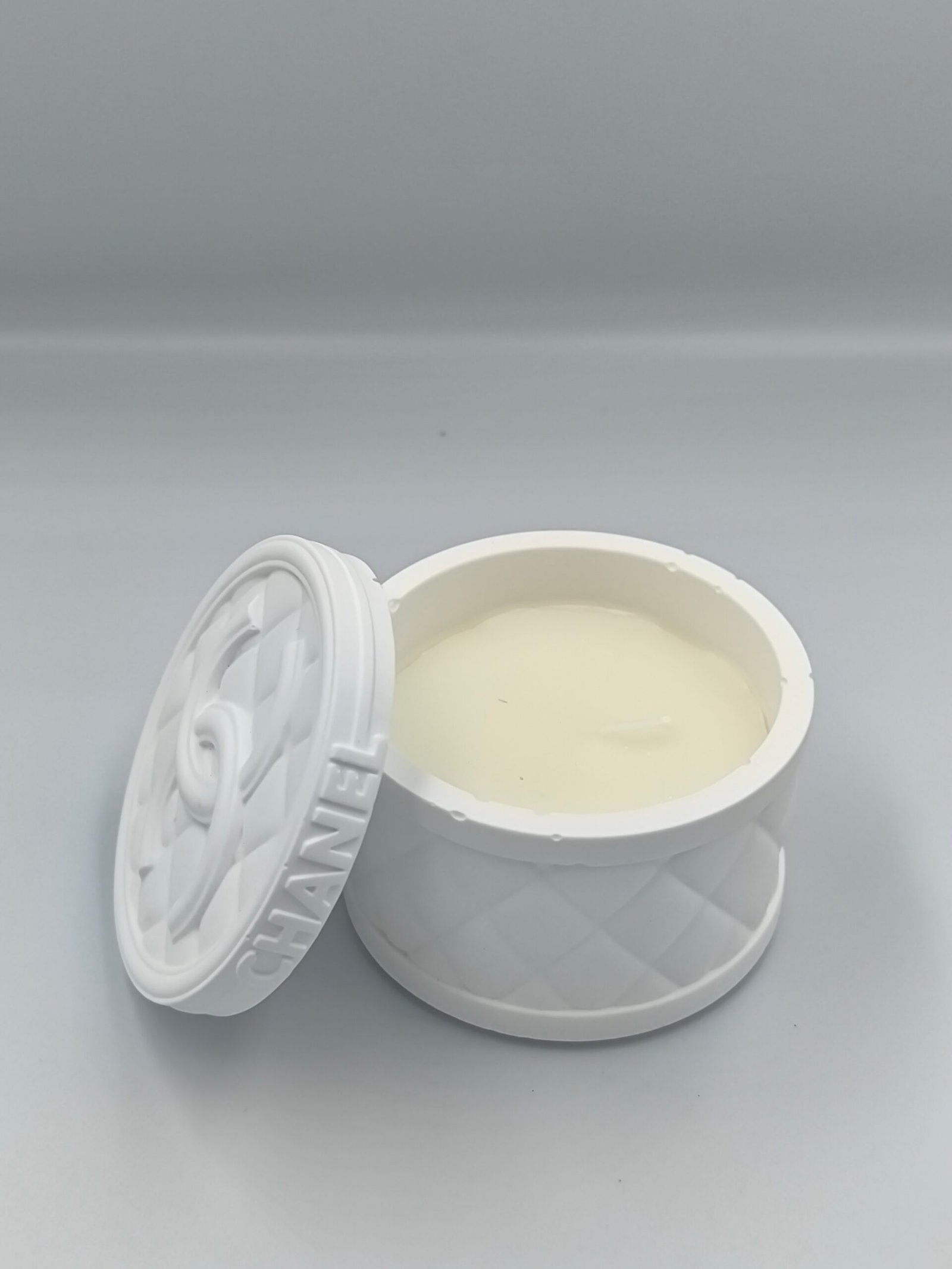 علب رخاميه شانيل شموع(12حبة)