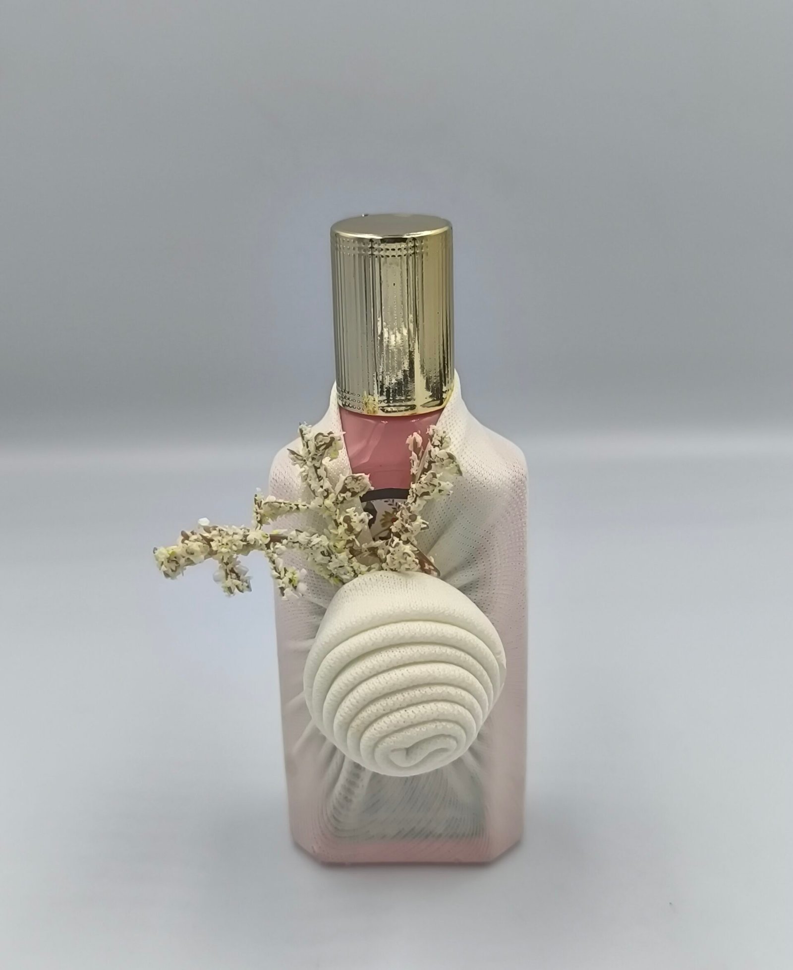 عطر قوتشي الوردي(12قطعة)منسقة - الصورة 2